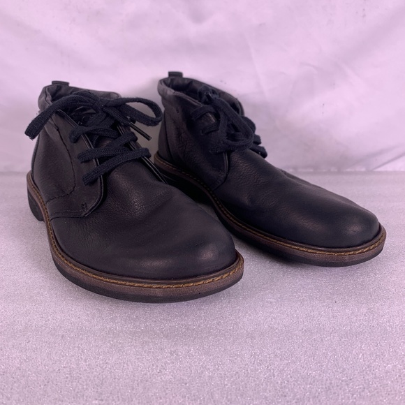 tie chukka boots